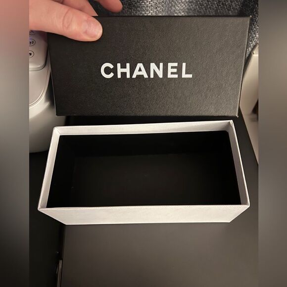 Two Chanel boxes - Picture 4 of 9